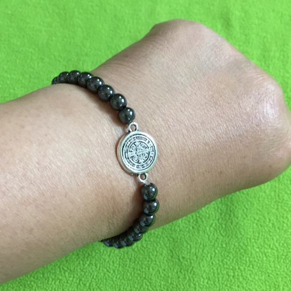 New St Benedict Hematite Bracelet - Picture 4 of 4